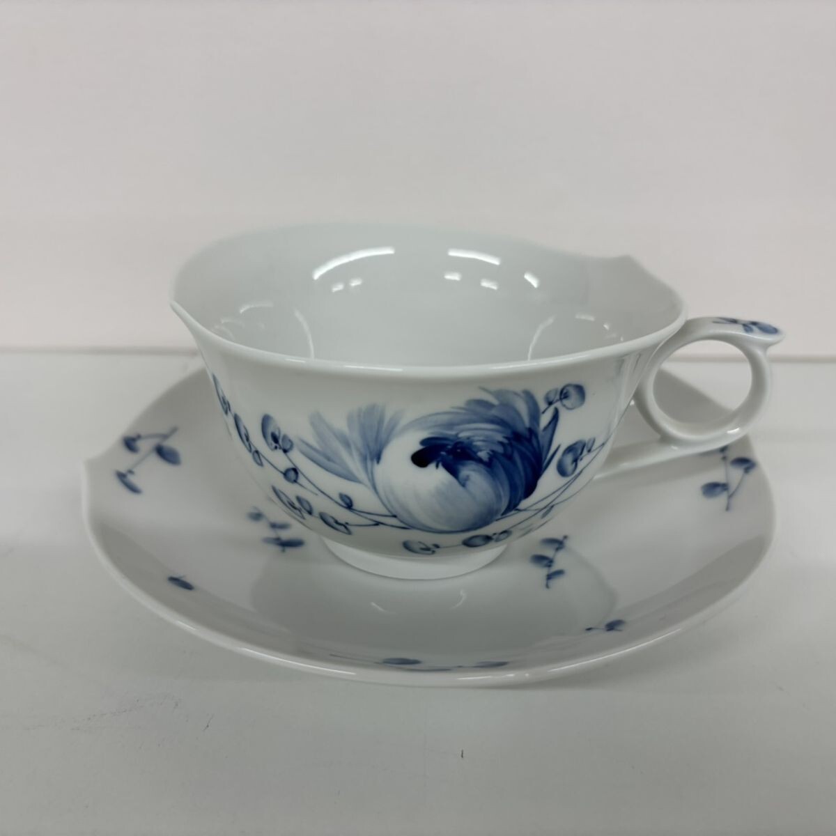 P345-SG8-1769 MEISSEN マイセン カップ＆ソーサー 青い花 波の戯れ 染付 磁器 食器 ティーカップ コーヒーカップ 1客 NB