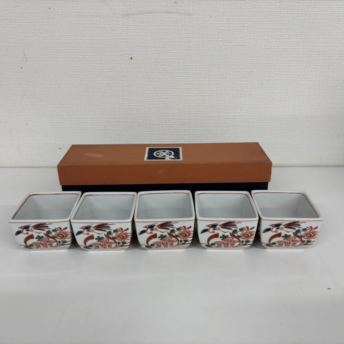 P335-SG8-1751 たち吉 橘吉 TACHIKICHI 赤絵花鳥 5客セット ユー16 角小鉢 四角 小鉢 鉢 陶器 和食器 花鳥紋 箱付き NB