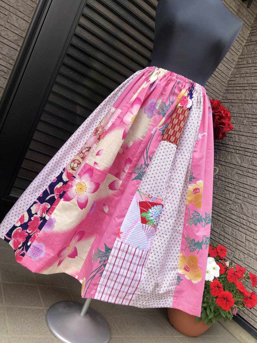 新品　ハンドメイド　和柄　浴衣地リメイク　綿100％　お花柄　フレアスカート・ロングスカート　春夏物　送料230円　Wゴム