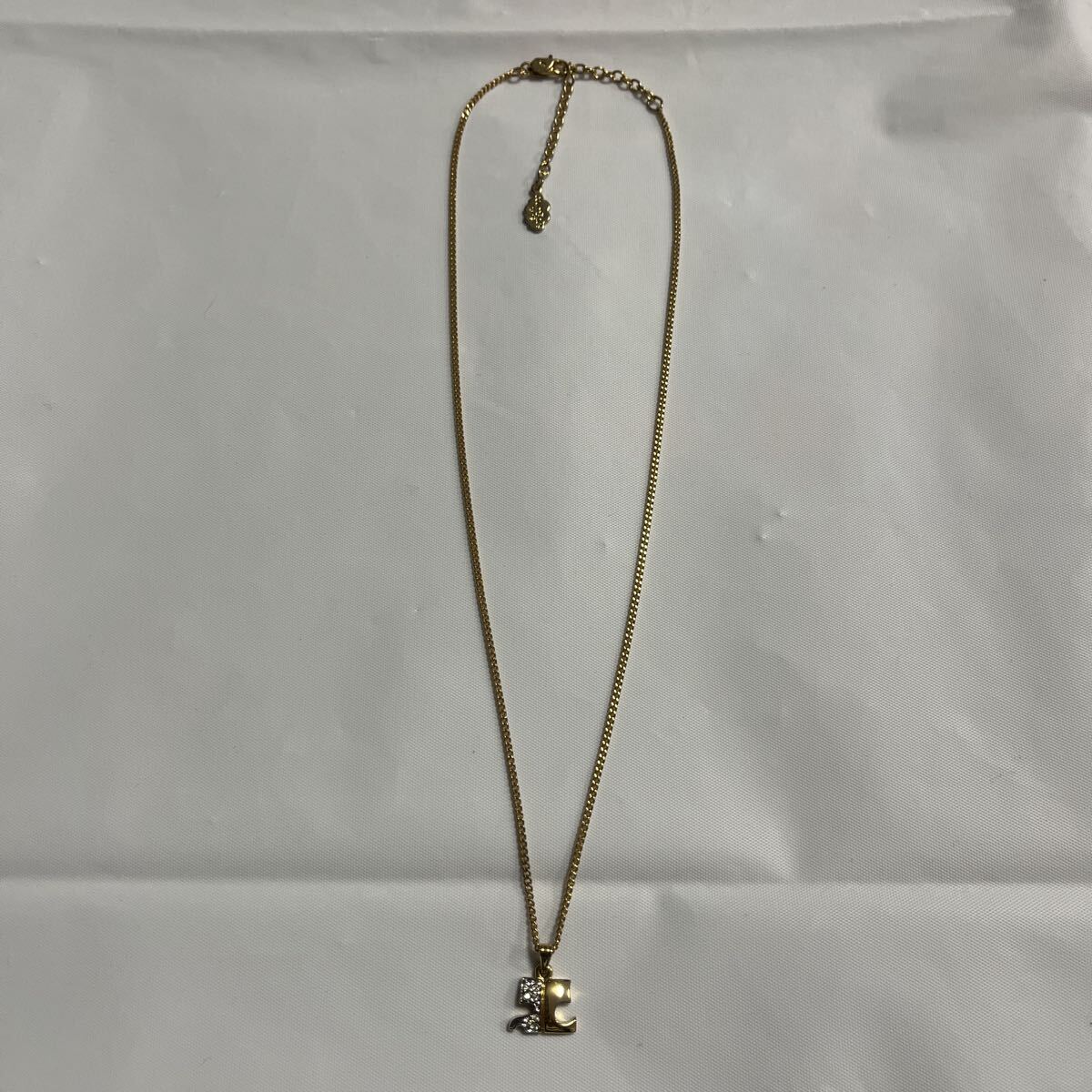 送料430円 極美品 Courrges クレージュ ネックレス ラインストーン ロゴデザイン ゴールド アクセサリー 