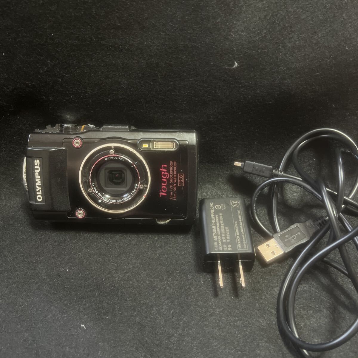 OLYMPUS Tough TG-4コンパクトデジタルカメラ ブラック 充電アダプター付き　中古