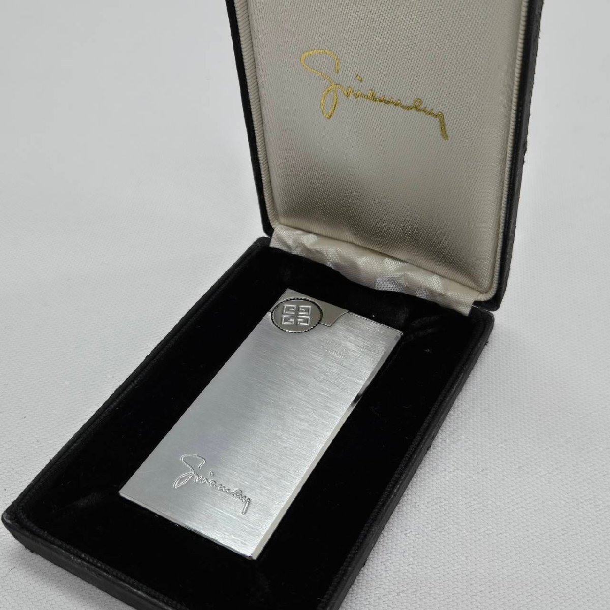 GIVENCHY ジバンシィ ガスライター シルバーカラー 火花〇 ケース付き 喫煙具 喫煙グッズ ブランド小物 ジバンシ―