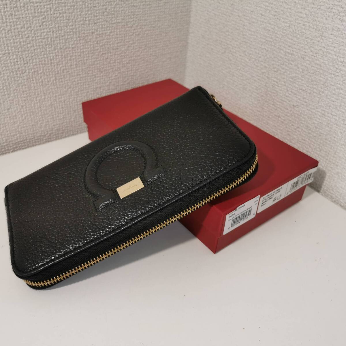180330S79-0419S3■Salvatore Ferragamo フェラガモ■美品 レザー ガンチーニ ラウンドファスナー 長財布 ブラック/黒/NERO ゴールド金具