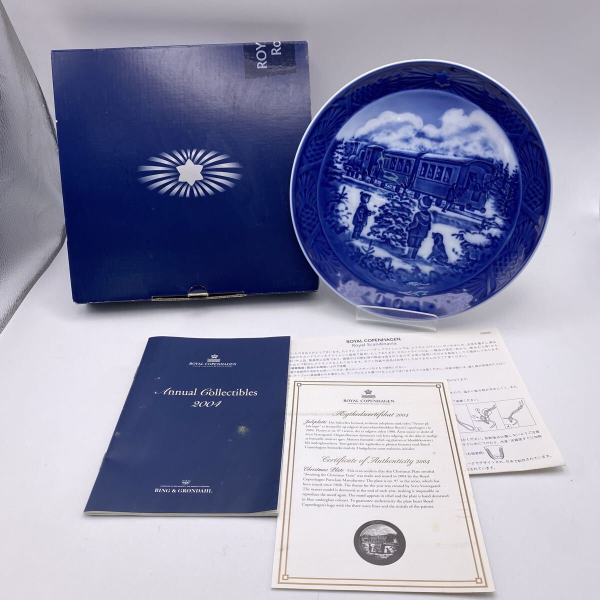 E ロイヤルコペンハーゲン 2004年 イヤープレート クリスマスプレート（クリスマストレインを待ちながら）」飾り皿 かわせみ