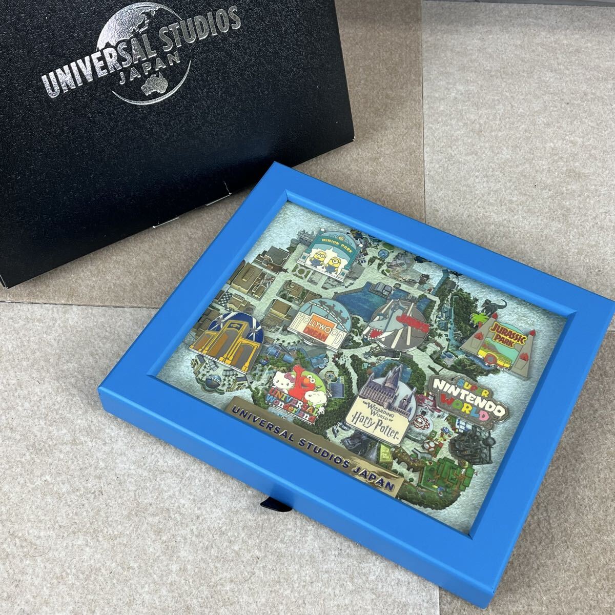 E 非売品 レア品 USJ ユニバーサルスタジオジャパン エリアマップ ピンバッジ コレクションフレーム 箱付き かわせみ