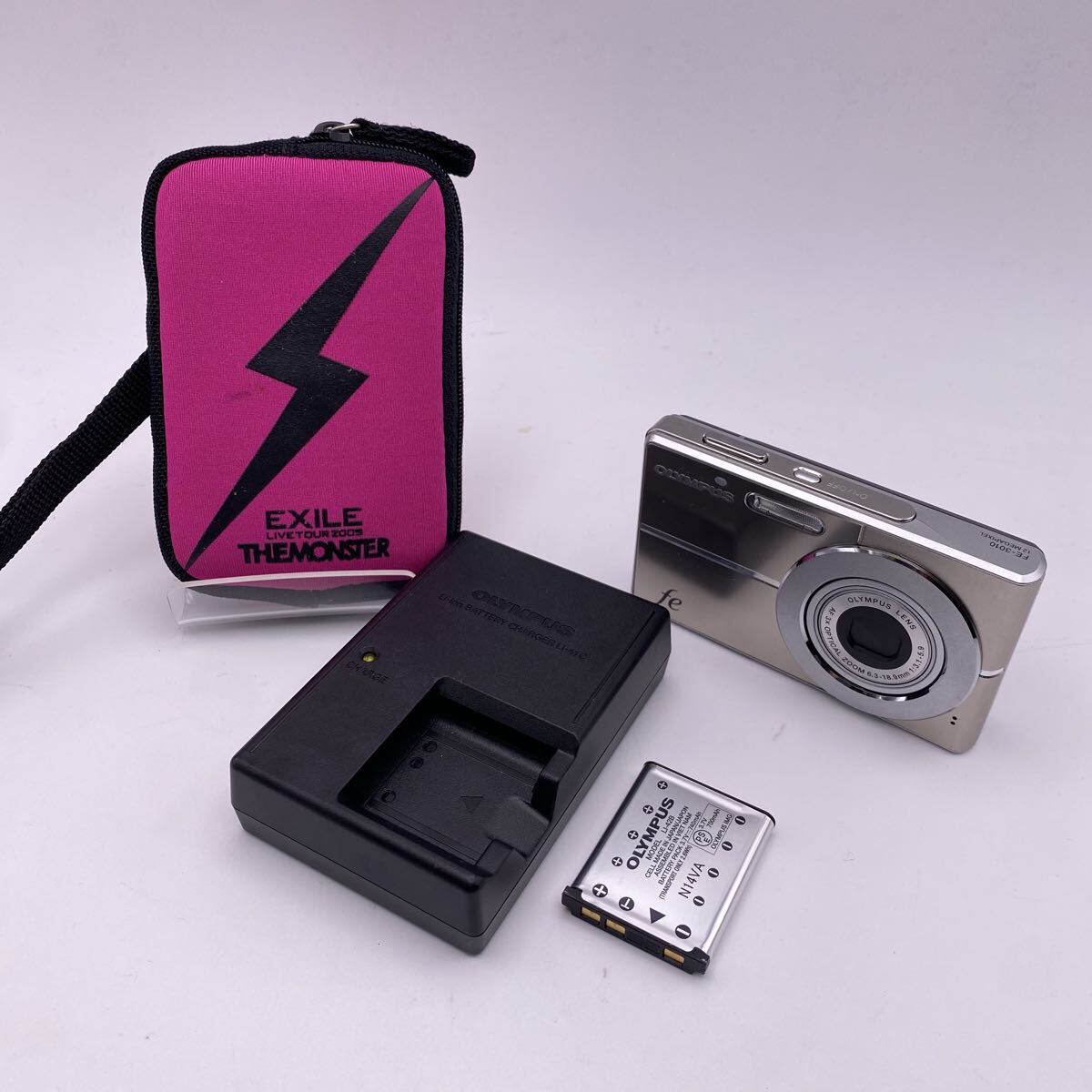 Y OLYMPUS オリンパス デジタルカメラ FE-3010 シルバー バッテリー 充電器付き デジカメ かわせみ