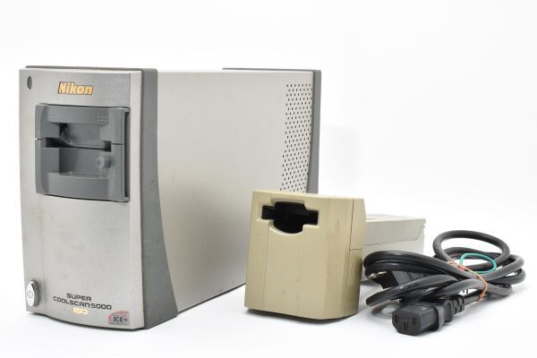 704-80 Nikon Super CoolScan 5000 ED LS-5000 MA-21 SA-21 ACコード付 ニコン クールスキャン フィルムスキャナー 通電○ 現状品 同梱不可