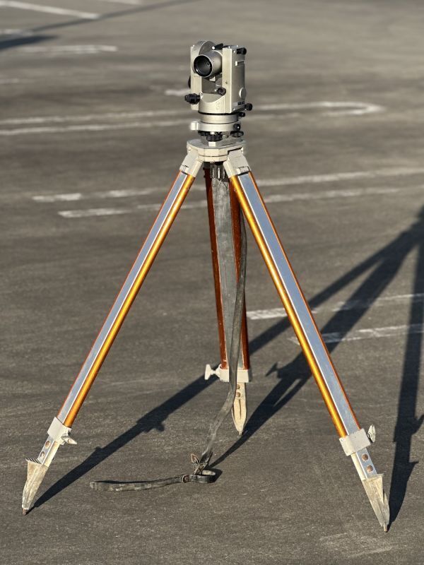 や200-03 Topcon TL-60P 専用三脚付 トプコン 測定器？ 動作未確認 ジャンク扱 現状品 折り畳み時:縦横約25cm 高さ約137cm 同梱不可