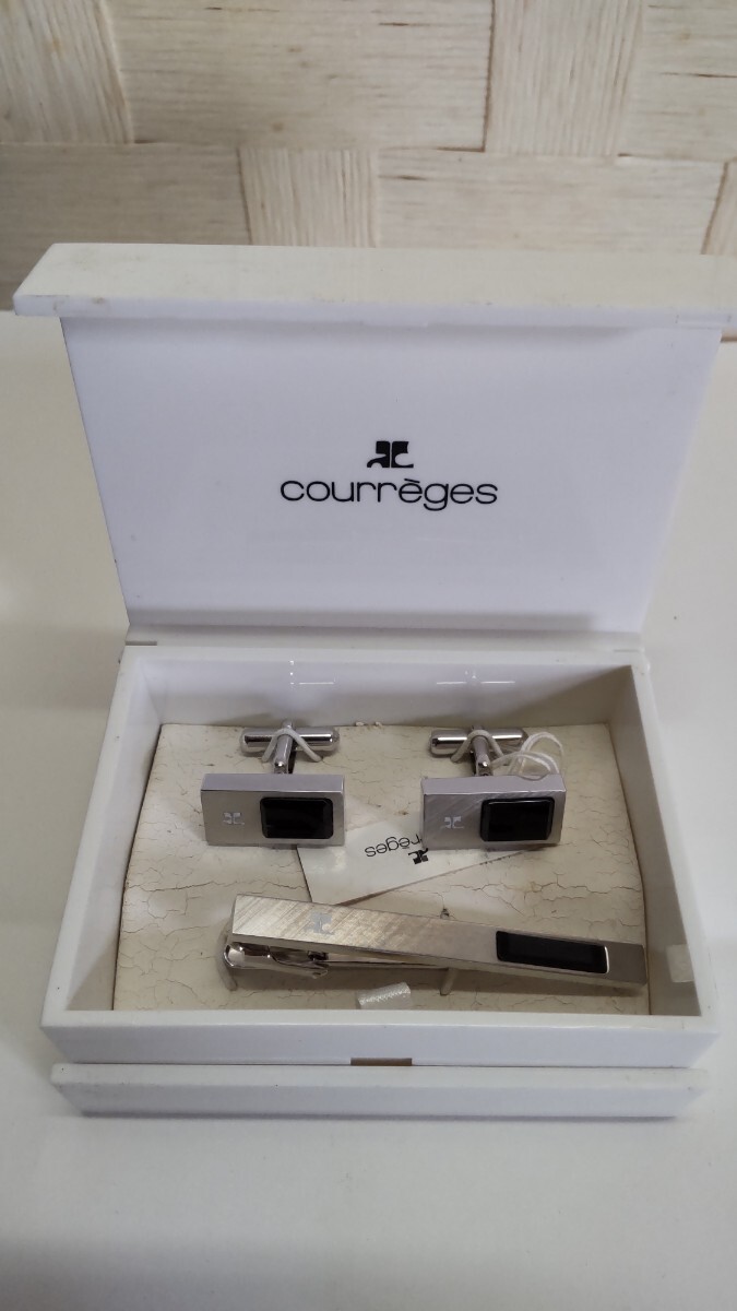 4H22⑤「courreges」カフス＆ネクタイピン（中古）