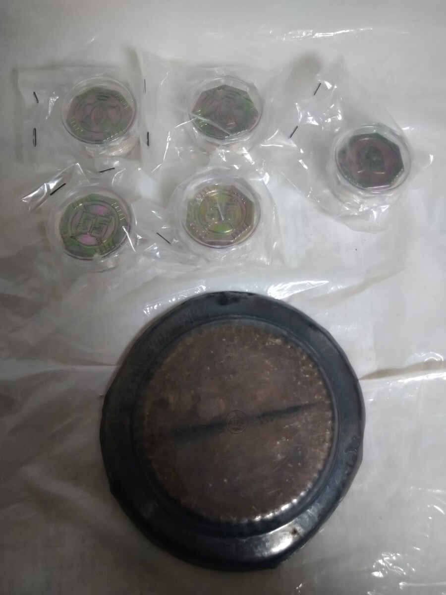 A9 独楽（こま）×5　軸を中心に回転して遊ぶ遊具等…まとめて。その他…純銀製品…？昔遊び