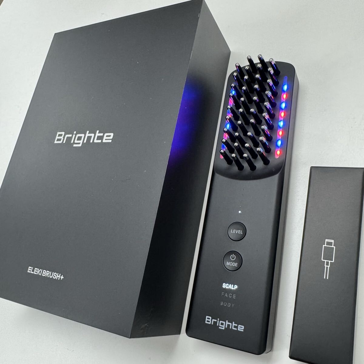 KO260325MN【Brighte】ELEKI BRUSH+ エレキブラシプラス BRT-FSB180 美顔器 ブライト 頭皮ケア ブラシ型美顔器 【一度使用したのみ】