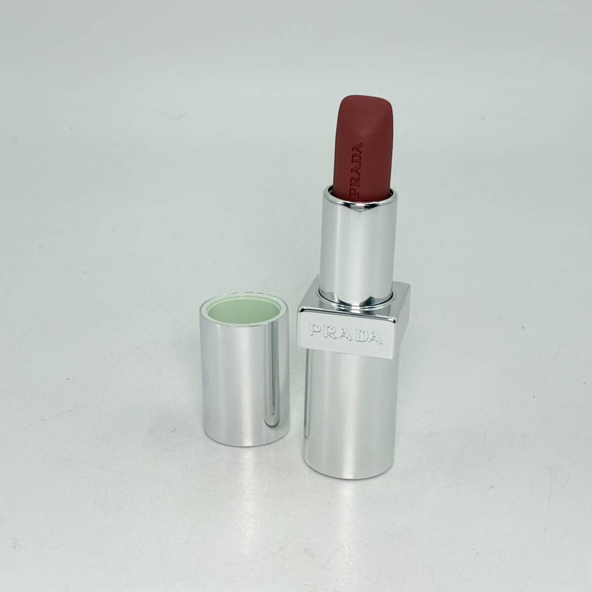 ◆ 残量多め ◆ PRADA プラダ モノクローム SM ウェイトレス B101 コスメ メイク 化粧 リップカラー 口紅 【6466】
