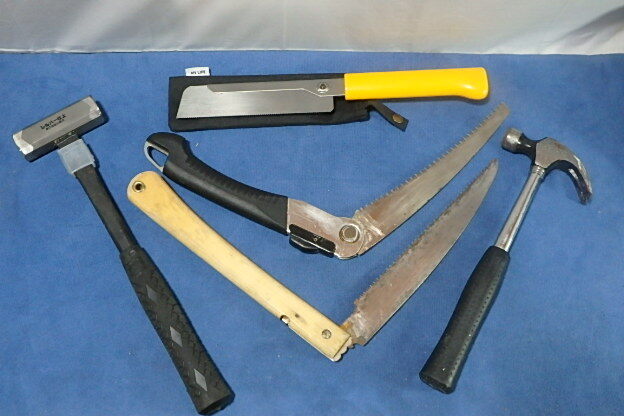 中古　のこぎり３本、鉄ハンマ2本