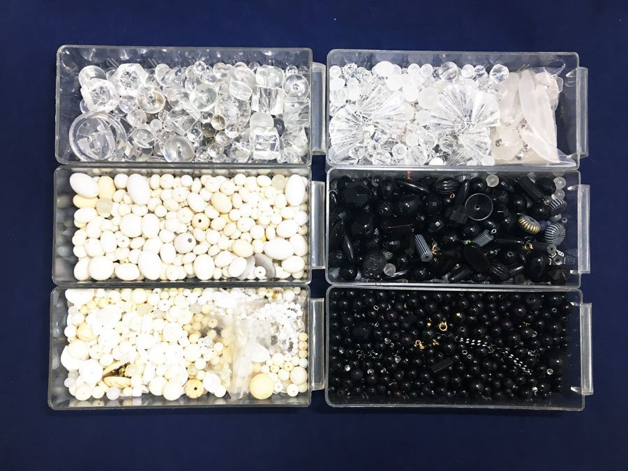 ハンドメイド パーツセット フルーツ フラワーモチーフ クリアビーズ ヴィンテージビーズ カットビーズ モノトーン 店舗引上げ品 2-2