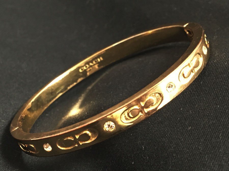 COACH コーチ バングル シグネチャーモチーフ メタル タイ製 ゴールド 金色 ブレスレット ラインストーン装飾 メンズアクセサリー