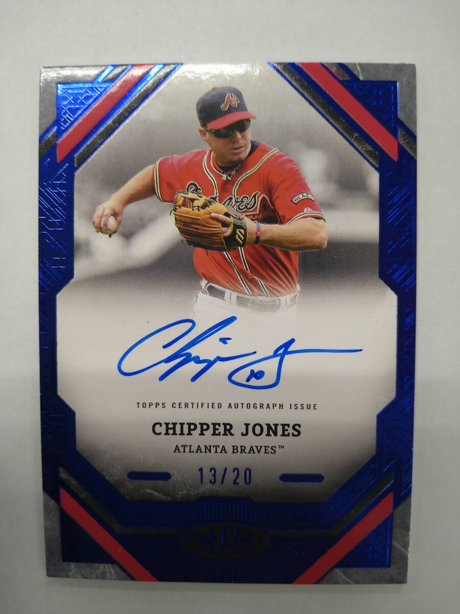 値下げ TOPPS 2025 TIER ONE CHIPPER JONES ON CARD AUTO BLUE PARALLEL 13/20 20枚限定 特価即決 チッパー ジョーンズ 直筆サイン 直書き