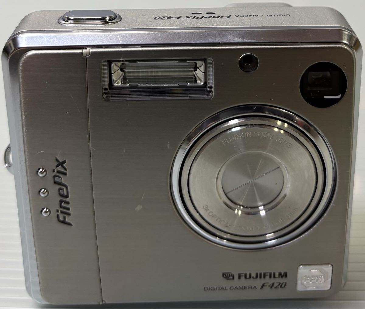 ②-4 美品 FUJIFILM FinePix F420 シルバー コンデジ デジカメ 単4電池 動作未確認 レトロ オールドコンデジ CCD フジフィルム