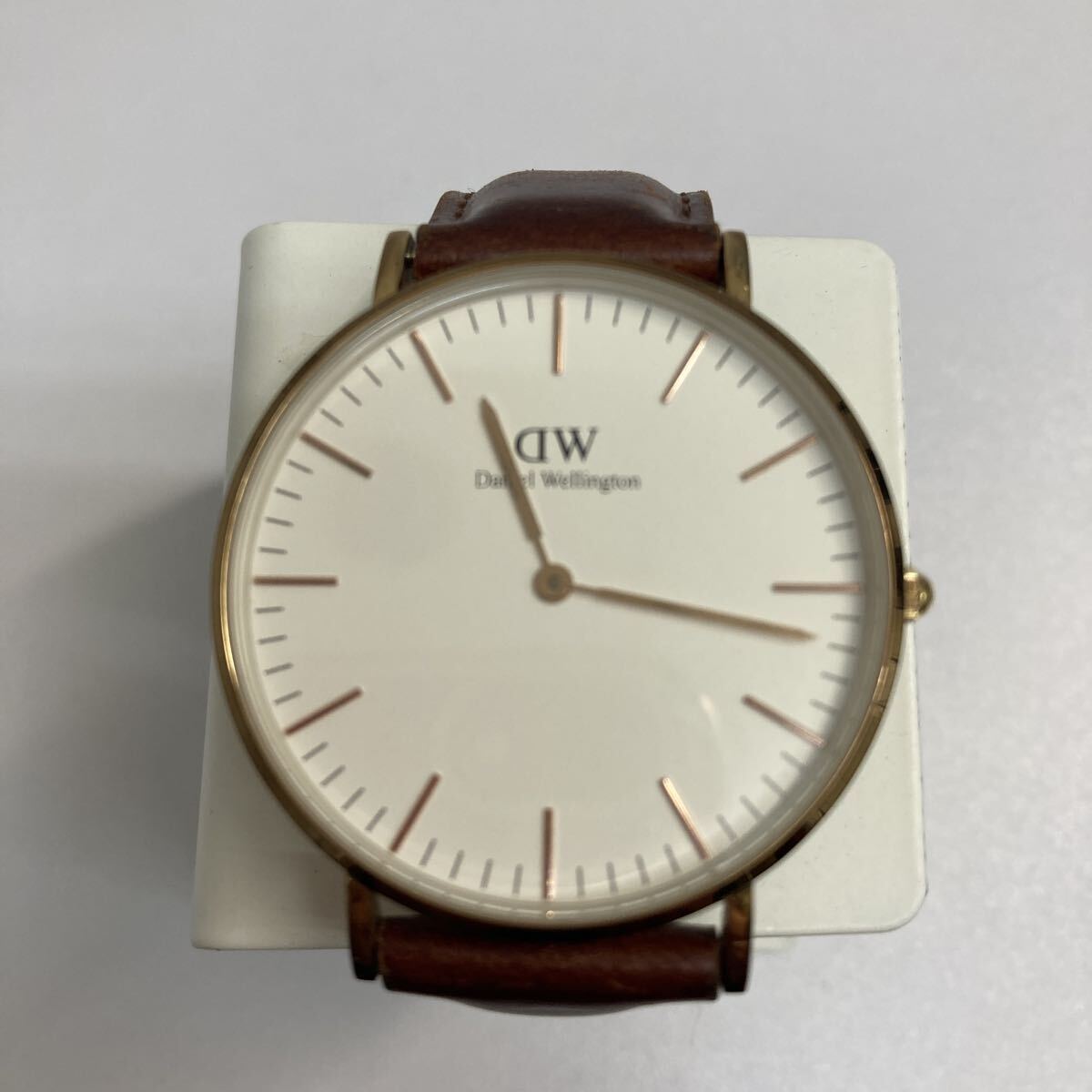 【2196】Daniel Wellington　ダニエルウェリントン クォーツ ホワイト文字盤 電池新品に交換済の稼働品