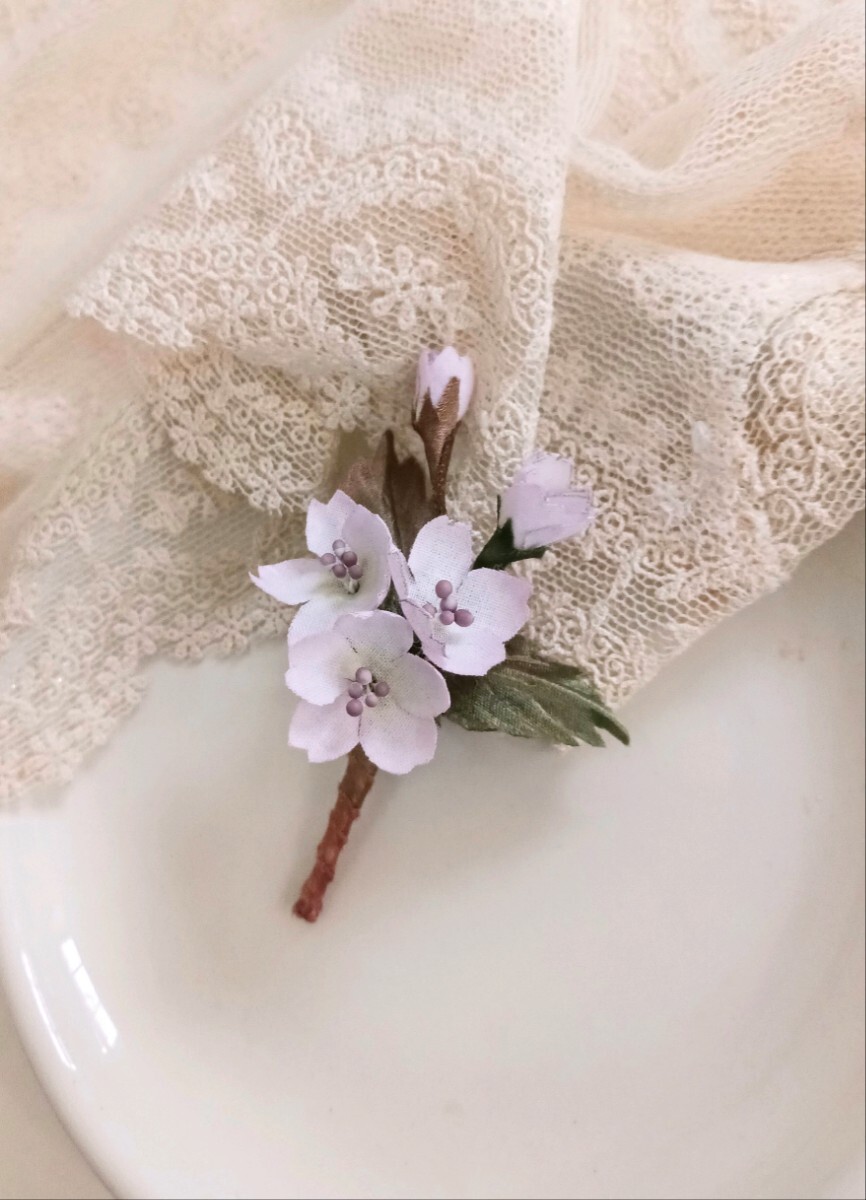 染め布花＊小さめ・桜のコサージュ ハンドメイド　髪飾り