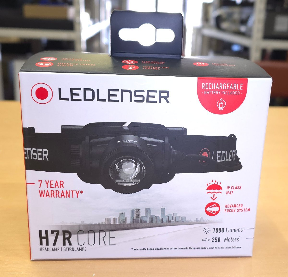 新品未使用品 LEDLENSER 充電式LEDヘッドライト H7R Core レッドレンザー