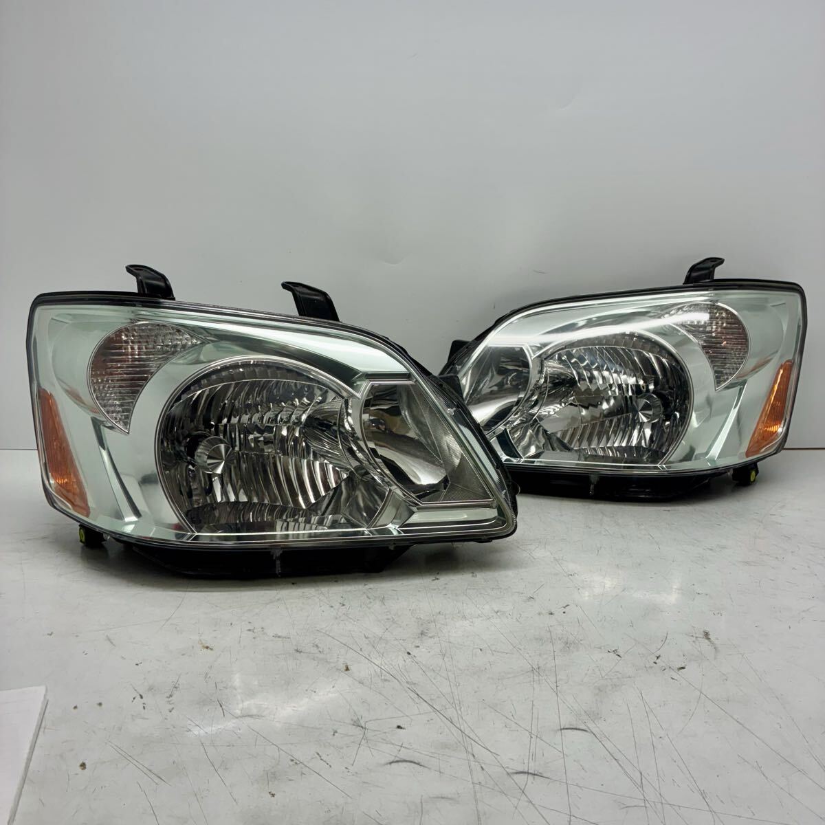 良品【コーティング済】トヨタ AZR65 AZR60 60系 ノア 後期 ヘッドライト ランプ レンズ 左右セット LR HID レベ付 N0 KOITO 28-181 P80246