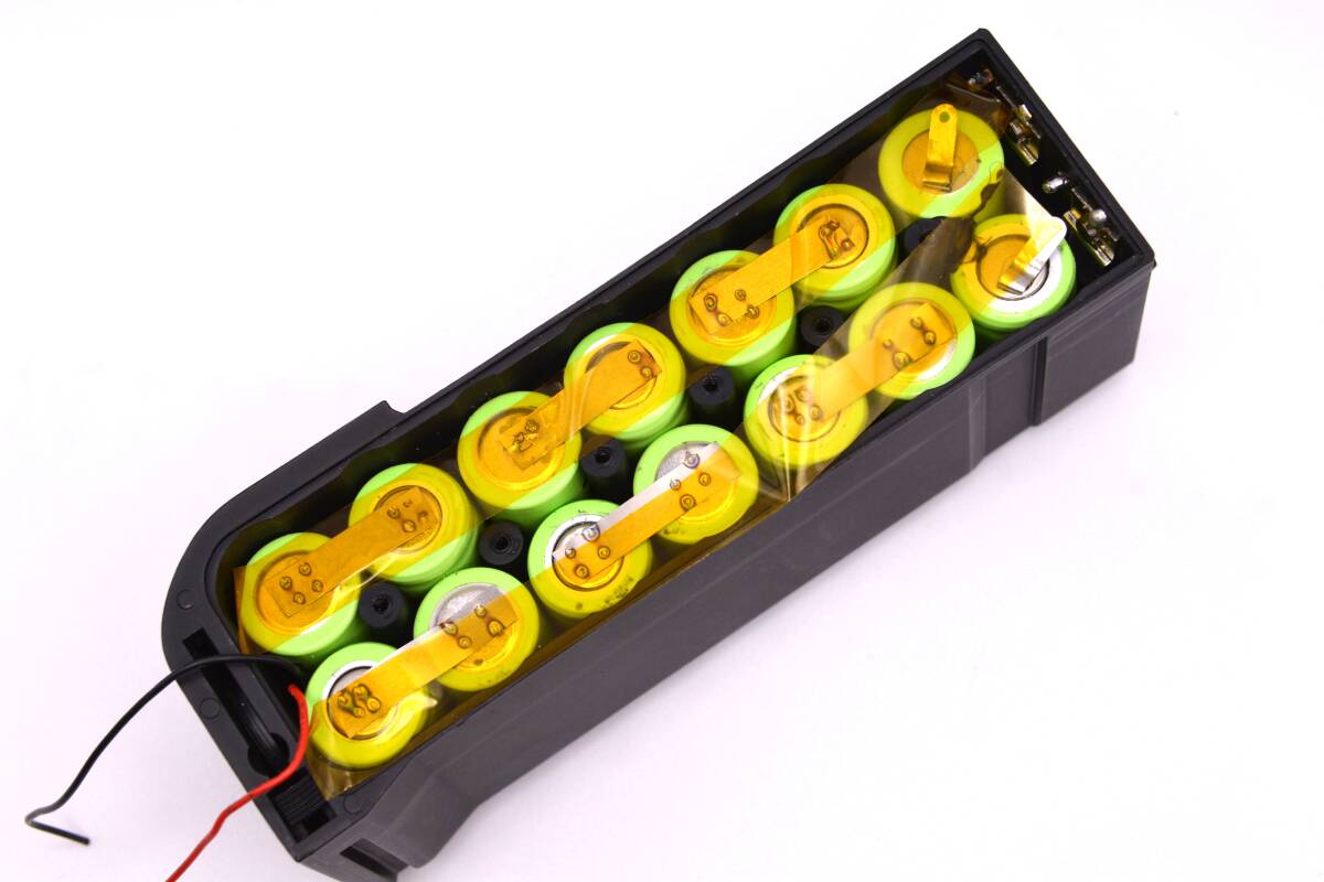 ▼△ 　　ニコン F3 MD-4モータードライブ用 MN-2充電池をニッケル水素充電池に交換します　△▼