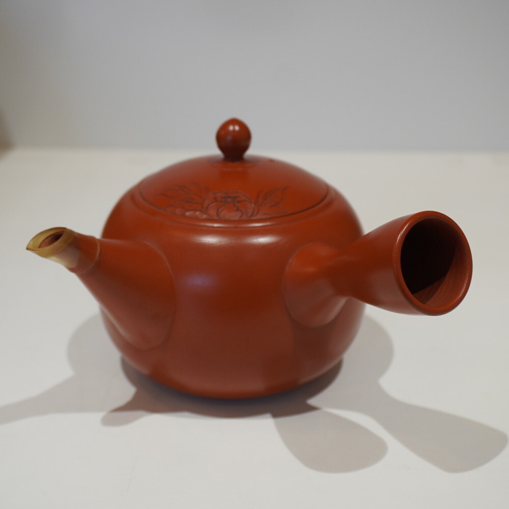 C88【中古】常滑焼 朱泥 急須 昭龍銘 牡丹彫 富貴芳香 茶道具