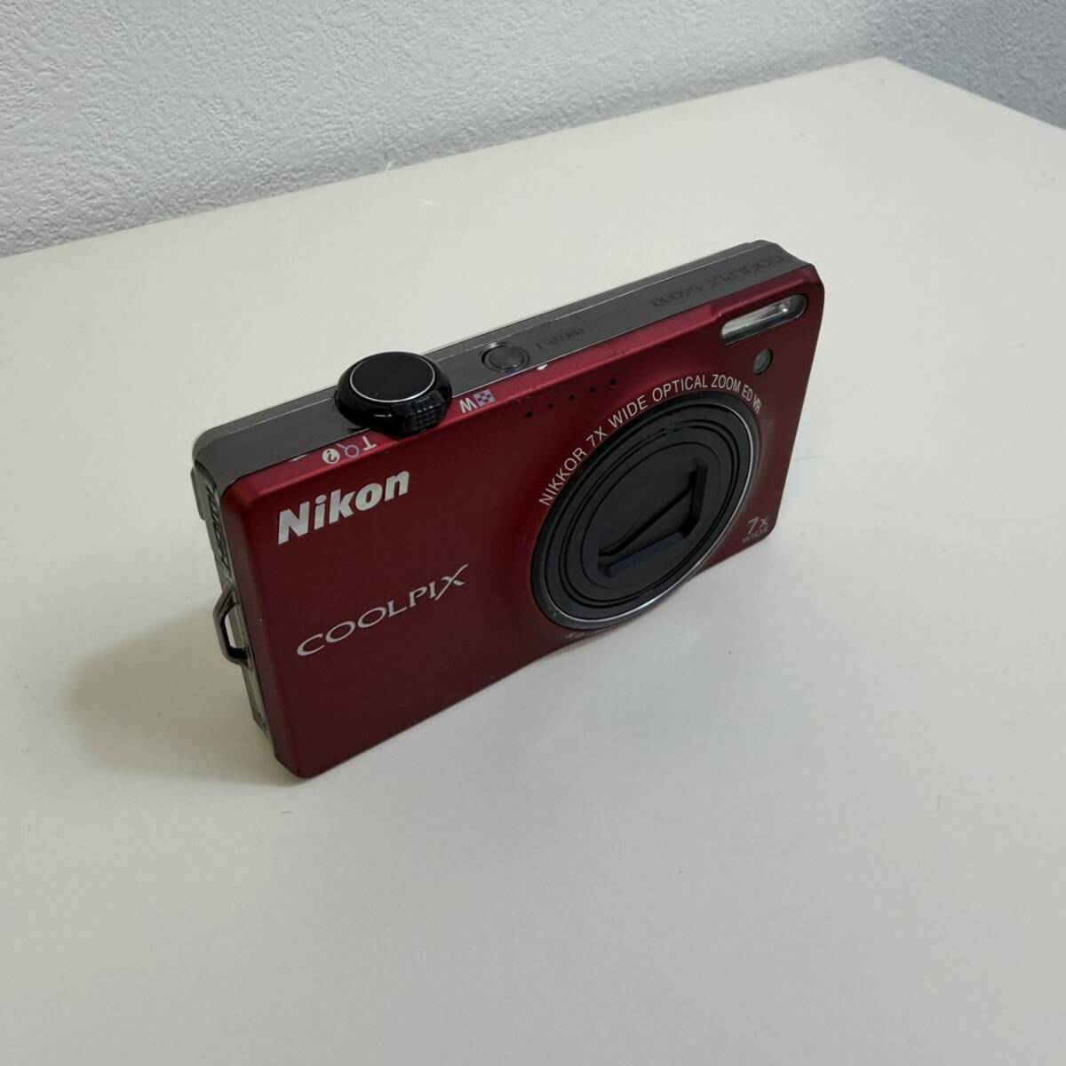 【①-85】Nikon ニコン COOLPIX S6000 コンパクトデジタルカメラ レッド バッテリー無し 動作未確認