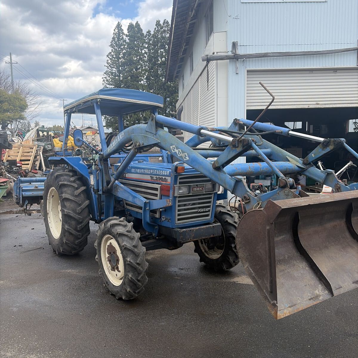  イセキトラクター TL3700F 37馬力 純正ローダー 作業幅：約1700mm 3969時間 正逆転ロータリー　エンジン始動　中古品　青森十和田市
