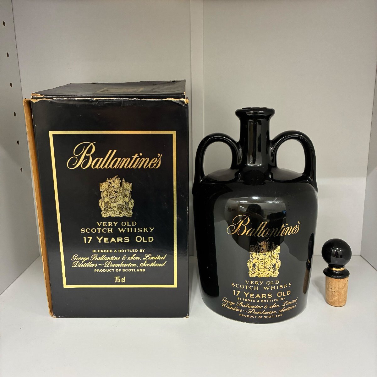 【554＿82732】 バランタイン17年 ベリーオールド 黒 未開栓・箱破損あり【都内発送のみ】