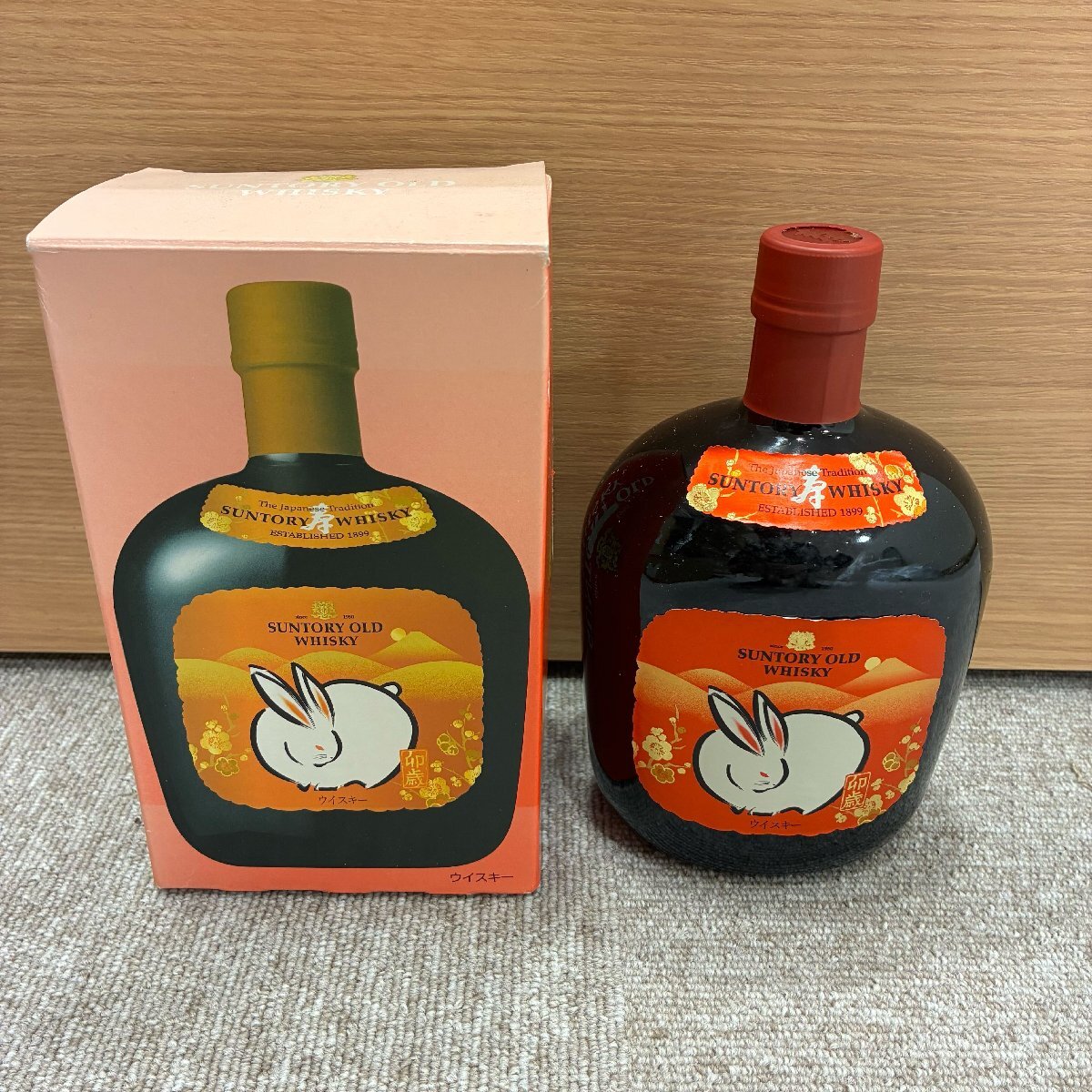 【586_78476】【東京都内限定発送】SUNTORY サントリー OLD WHISKY オールドウイスキー 未開栓 箱付き 卯 干支 700ml 43% 国産酒 古酒