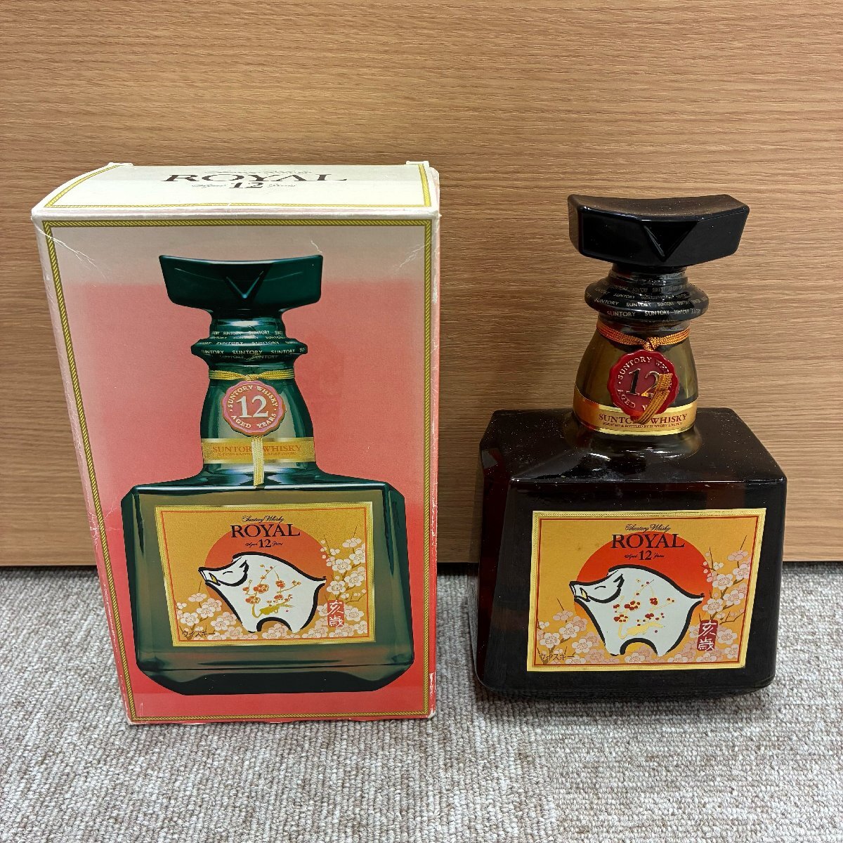 【586_78469】【東京都内限定発送】SUNTORY サントリー WHISKY ウイスキー ROYAL ロイヤル 未開栓 箱付き 亥 干支 700ml 43% 国産酒 古酒
