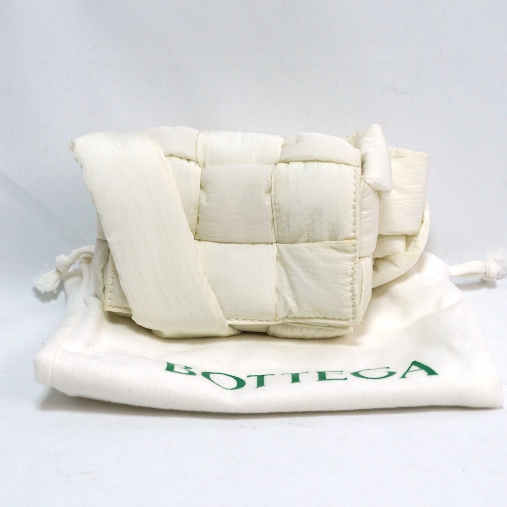 BOTTEGA VENETA ボッテガヴェネタ パデッド テック ナイロン カセット ミニ ショルダー バッグ ホワイト 691018 VBO81