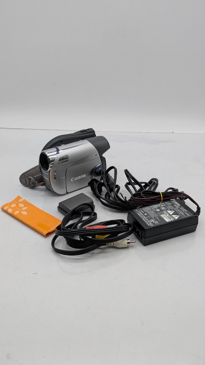 A2【500円スタート】Canon DVD ビデオカメラ iVIS DC300 アドバンスズーム クイックスタート キャノン ビデオ カメラ シルバー