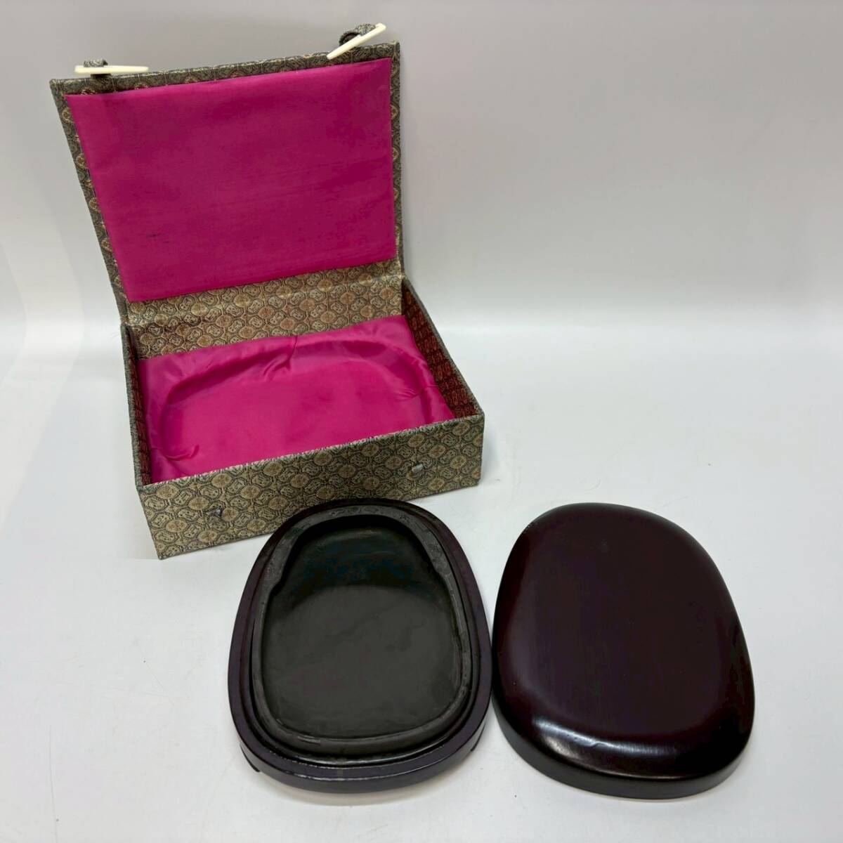 ■1円~【コレクター放出品】 硯 すずり 書道具 書道用品 習字 書道 骨董品 文房具 アンティーク コレクション 箱付き 詳細不明 K163852