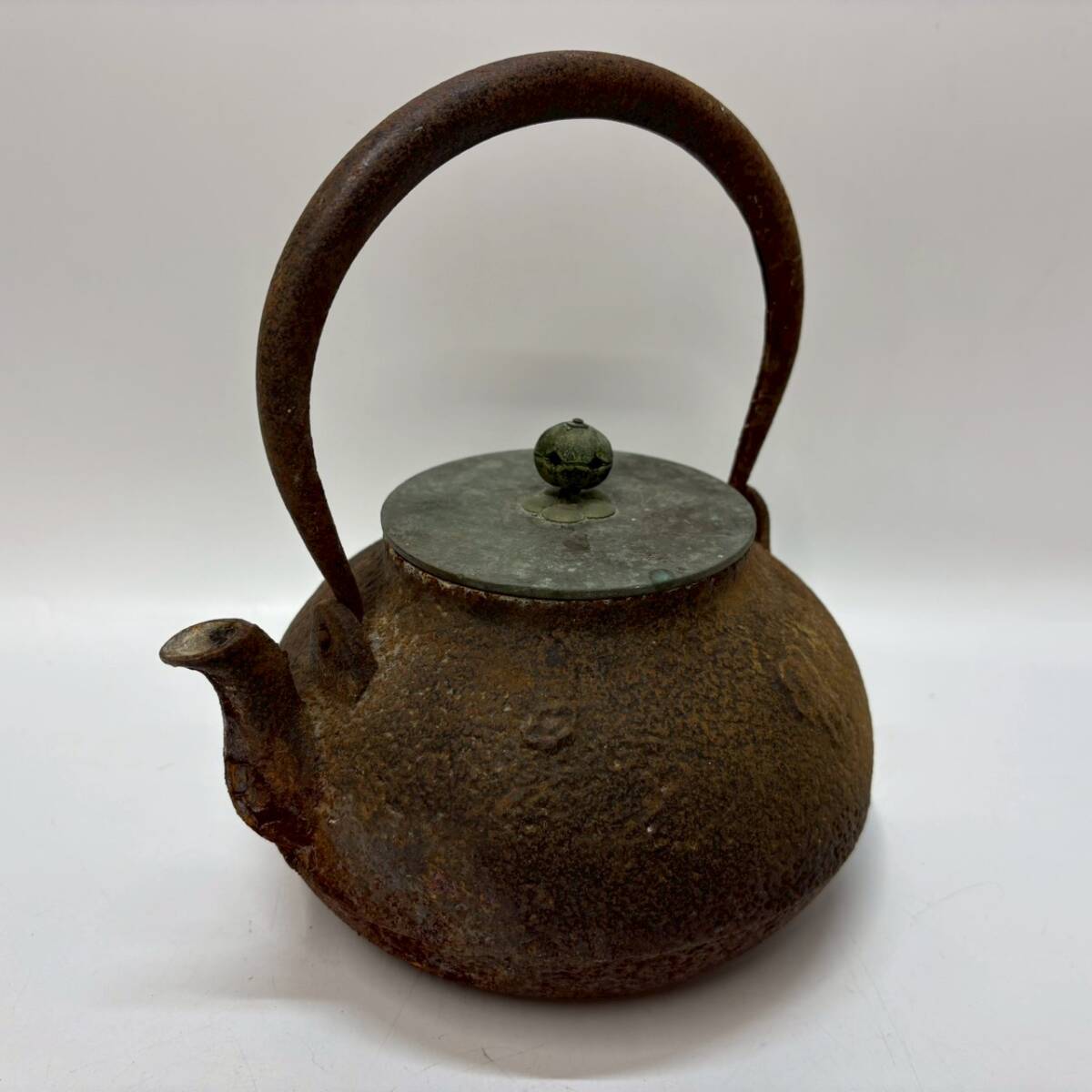 ■1円~【コレクター放出品】 鉄瓶 龍文堂 造 茶道 茶道具 茶器 煎茶道具 急須 金属工芸 工芸品 アンティーク 骨董品 鉄びん K163887