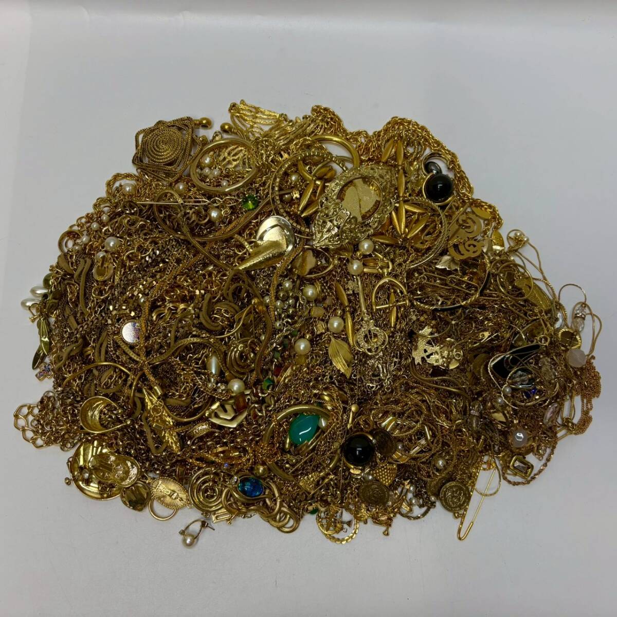 ■1円〜【大量まとめ】 金色 ゴールドカラー アクセサリー まとめ売り 総重量約3kg ネックレス イヤリング リング ブレスレット K163865