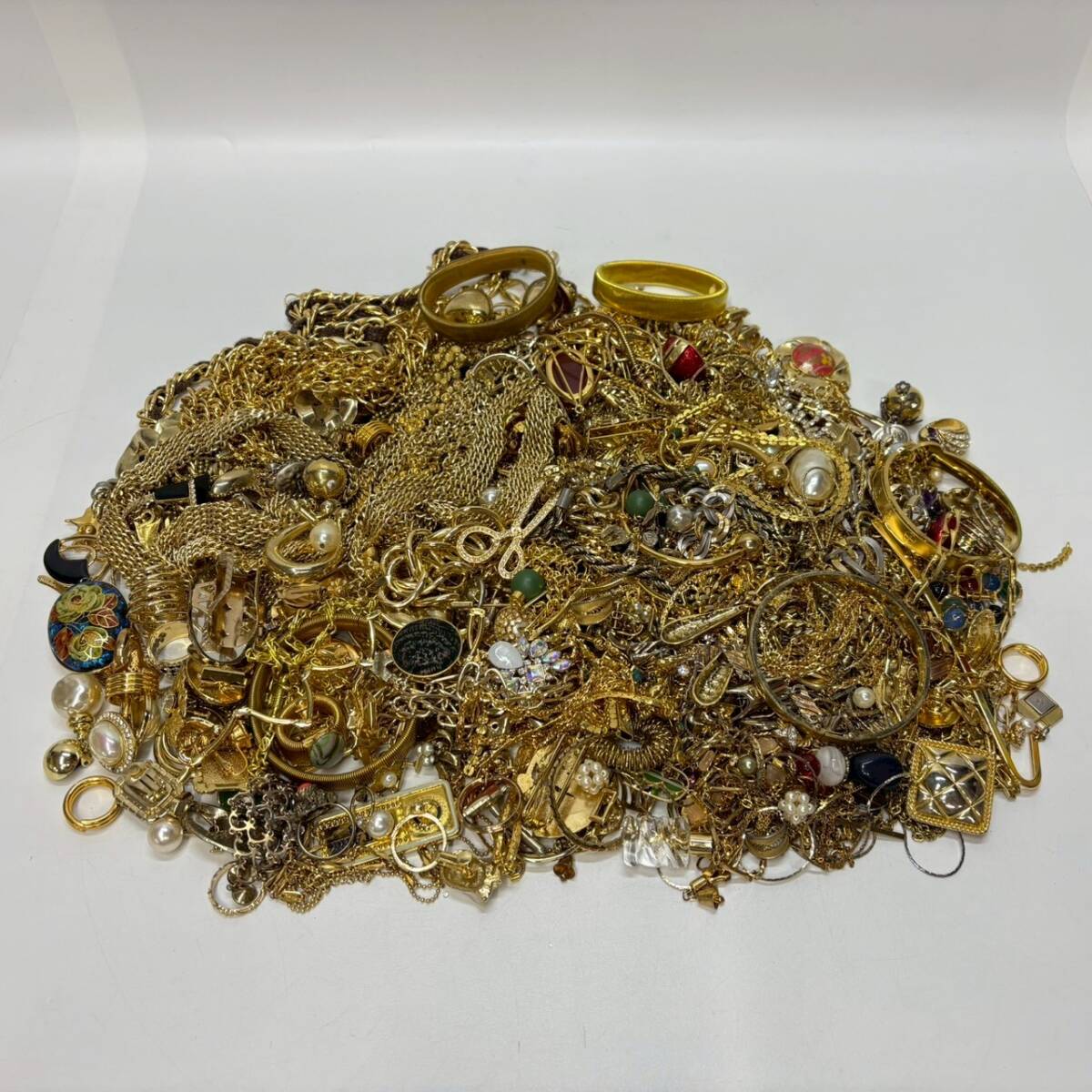 ■1円〜【大量まとめ】 金色 ゴールドカラー アクセサリー まとめ売り 総重量約3kg ネックレス ブレスレット イヤリング チェーン K163866
