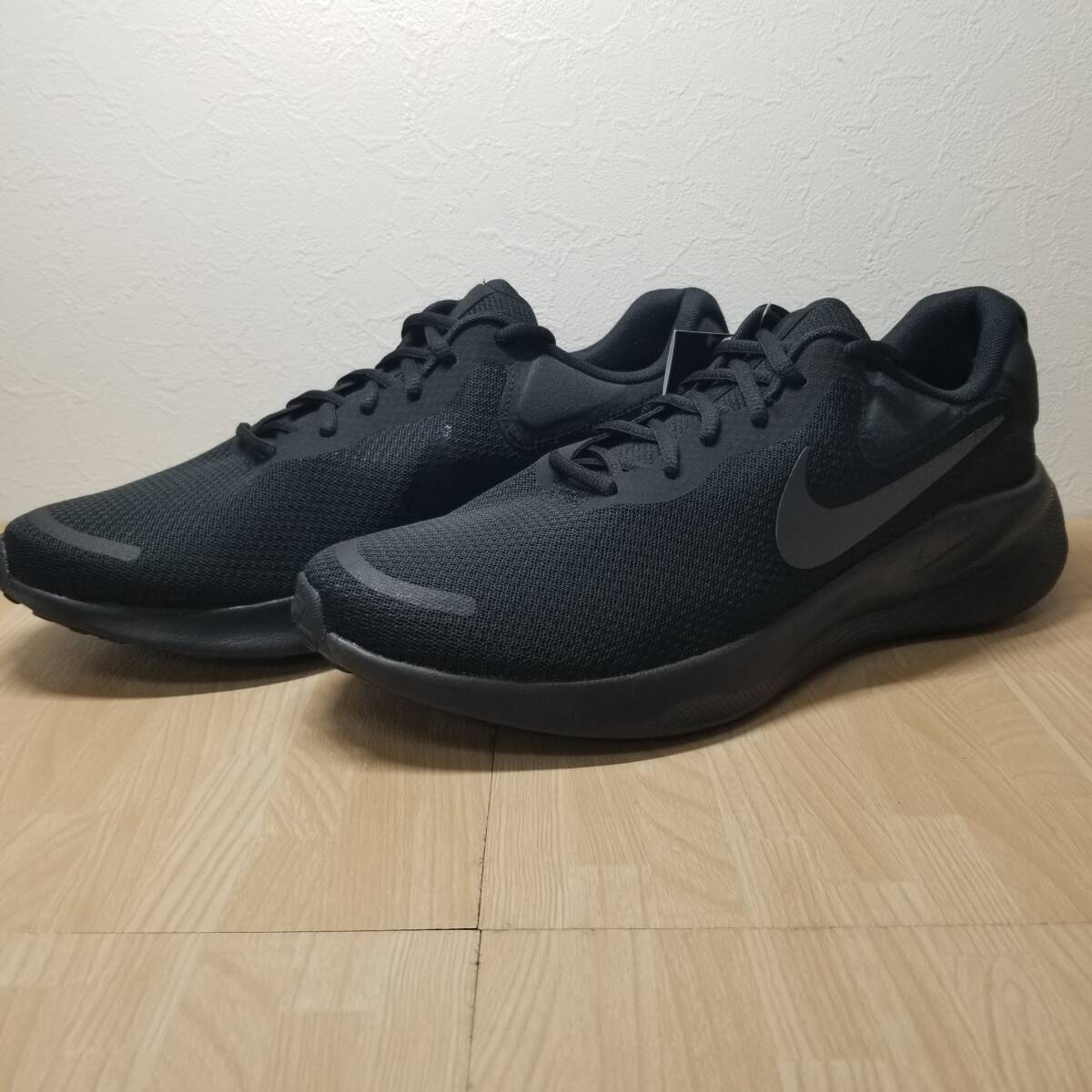 【HL363】送料無料・新品未使用！！ナイキ NIKE ランニングシューズ スニーカー / レボリューション 7 / 黒 ブラック 28.5ｃｍ