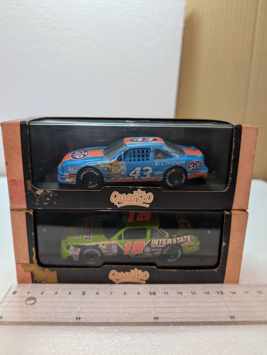 Quartzo NASCAR 2003 PONTIAC GRANDPRIX STP 2002 CHEVY LUMINA INTERSTATE BATTERIES 2台セット ケース破損 現状品