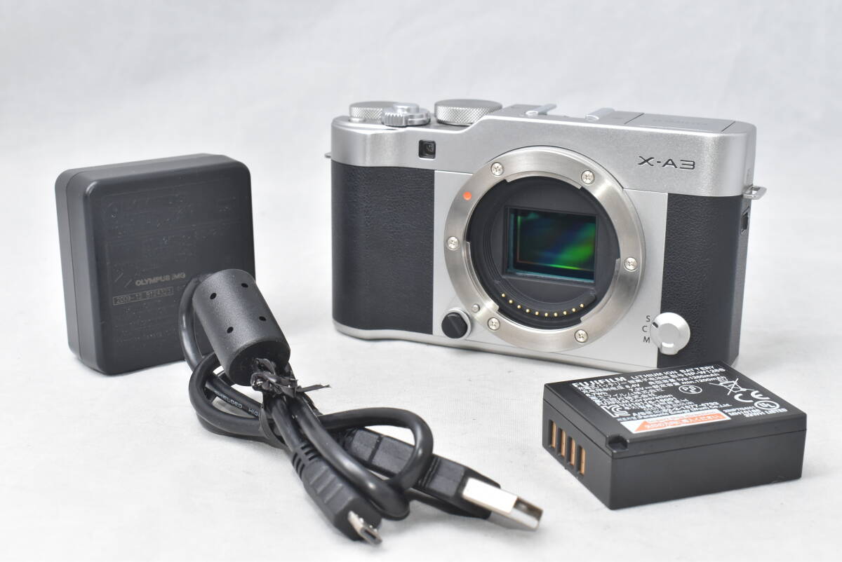 良品 FUJIFILM フジフィルム X-A3 シルバー ボディ