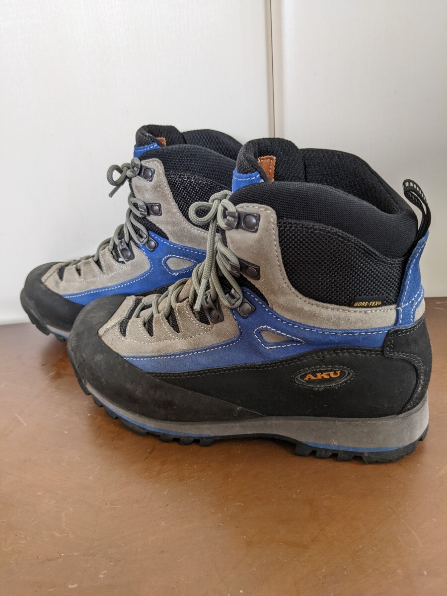 登山靴　イタリアAKU ゴアテックス 防水　ビブラムソール 軽量・高機能トレッキングシューズ