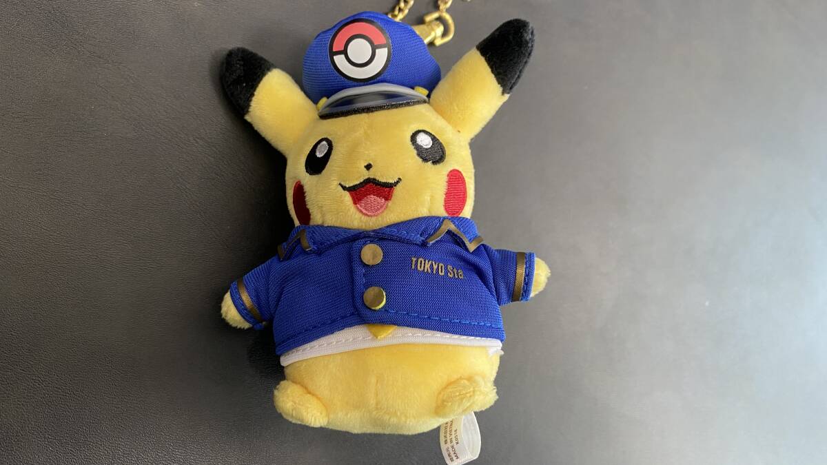 ポケモンストア 東京駅店限定！駅長ピカチュウ（制服Ver.）レア 希少 ぬいぐるみ マスコット キーホルダー