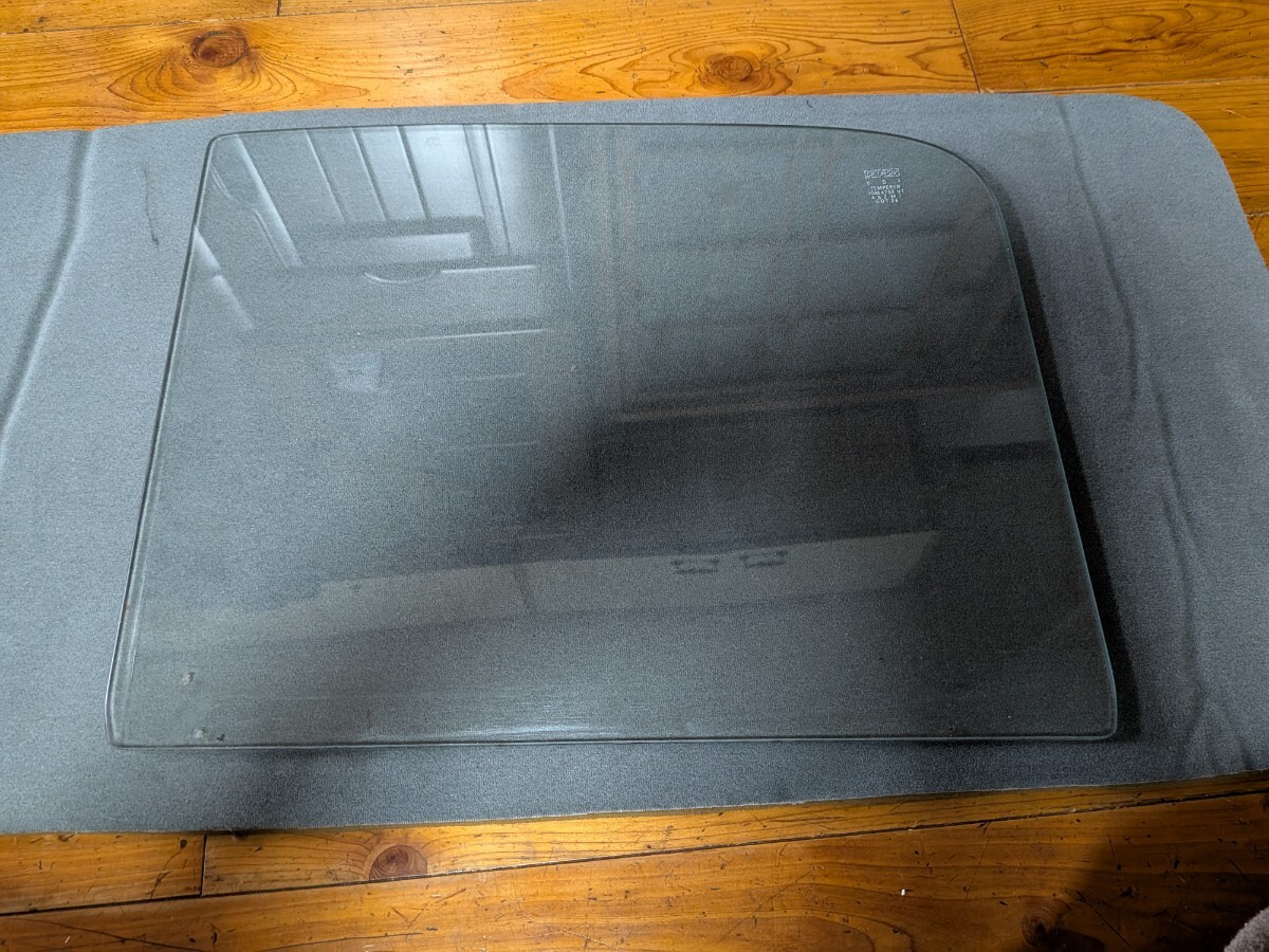 旧車　空冷フィアット500 左側ウィンドガラス　中古品です。