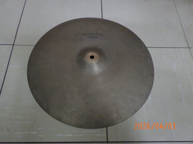 ☆☆☆　A Zildjian　クラッシュシンバル　 16inch 2枚　ケース付き　中古 　☆☆☆