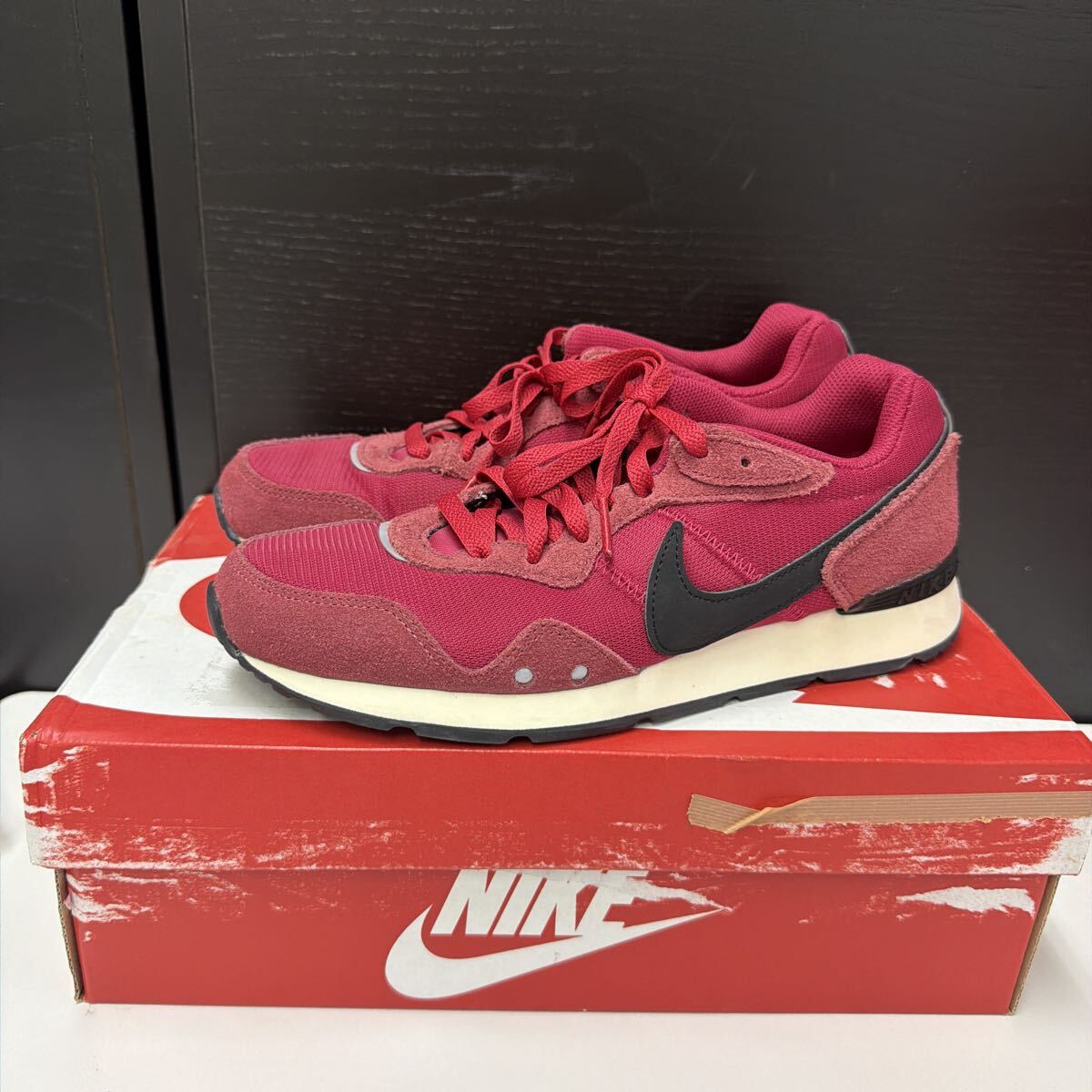 【NIKE】ナイキ VENTURE RUNNER ベンチャーランナー スウェード レッド 25cm 