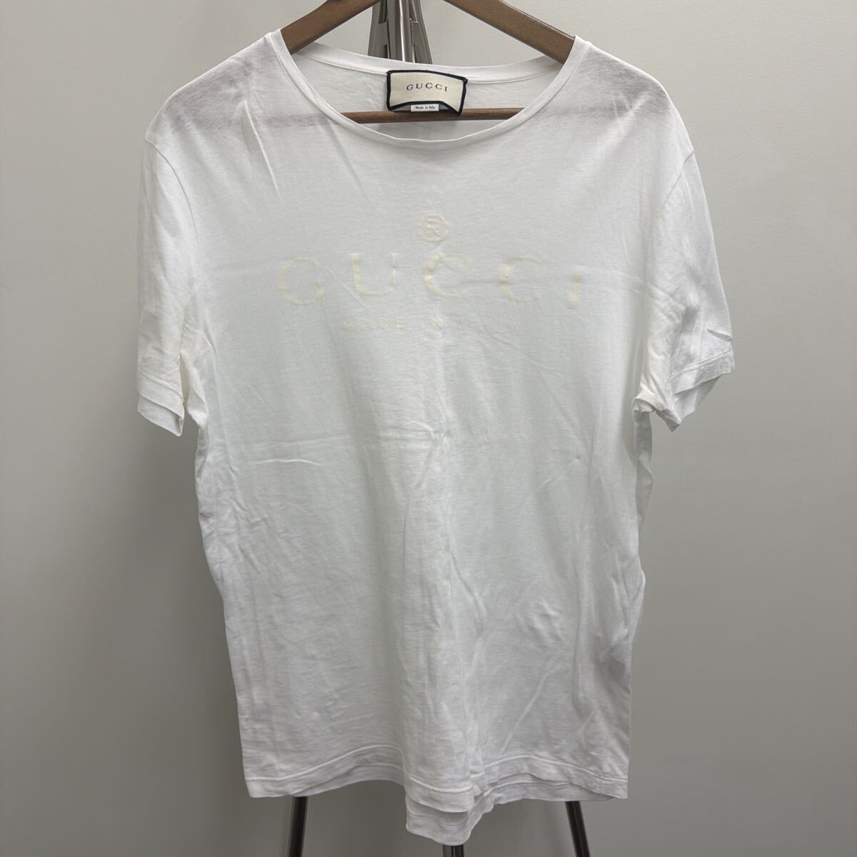 【GUCCI】グッチ ロゴプリントコットンTシャツ WHT ホワイト ※分かりずらいですが、首元と脇に少し黄ばみがあります。