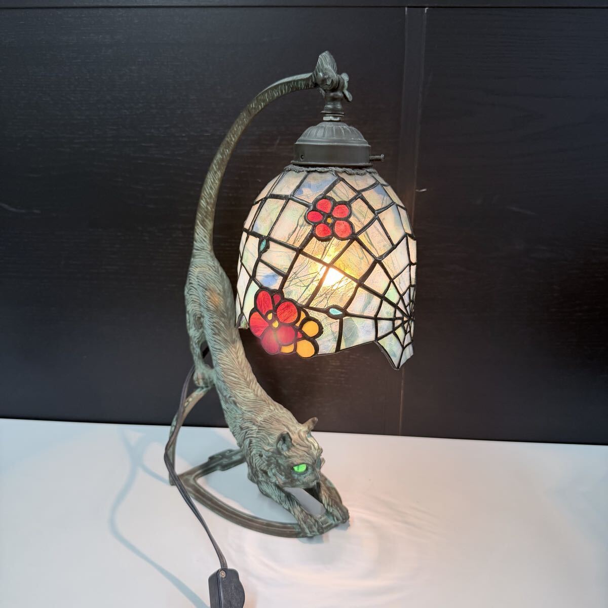 【ステンドグラスランプ】猫 目も光る レトロ アンティーク ビンテージ テーブルランプ 照明 卓上照明 インテリア ※時々点滅します