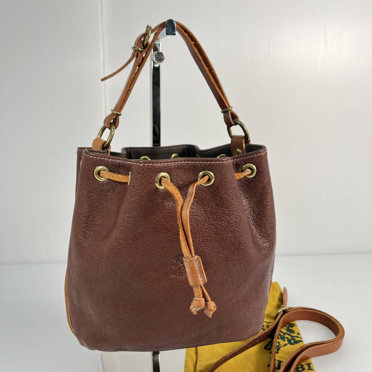 2603M2105 IL BISONTE イルビゾンテ レザー 巾着型 ショルダーバッグ 斜め掛けバッグ ダークブラウン×ブラウン