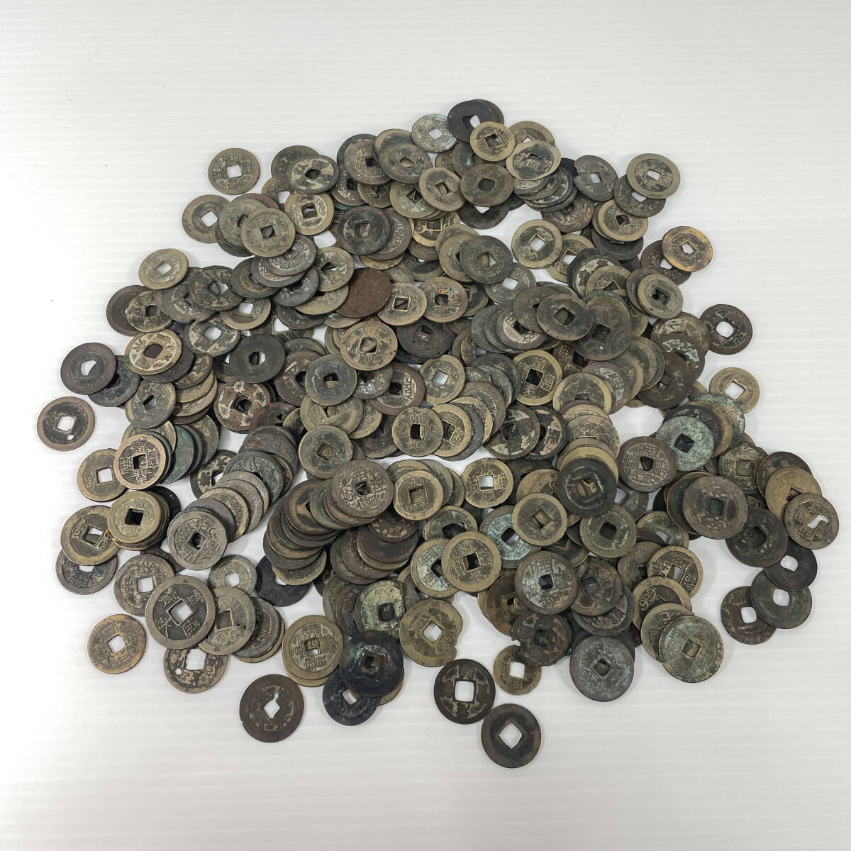 2603M3304 古銭 寛永通宝等穴銭 未選別 総重量約1.1kg おまとめ